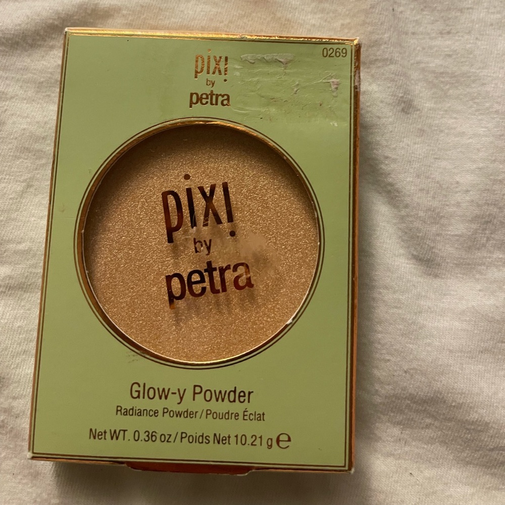 Pixie by Petra glow-y powder